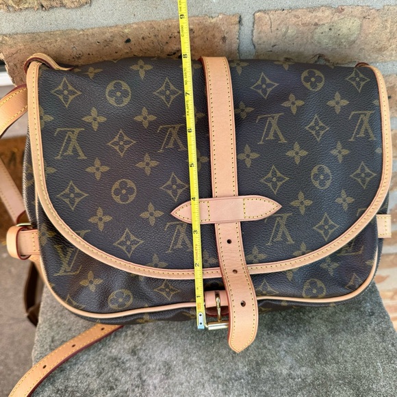 Rare Louis Vuitton Monogram Canvas Saumur 30 Messenger Bag - Picture 6 of 14